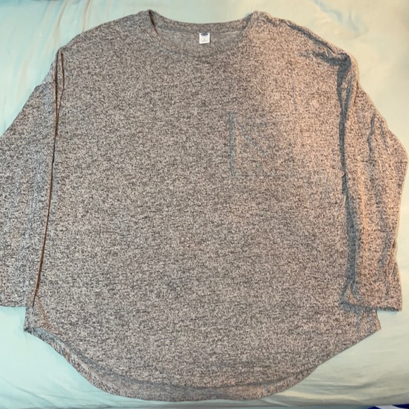 Old Navy Tops - Old Navy Long Sleeve Pocket Tee Size L